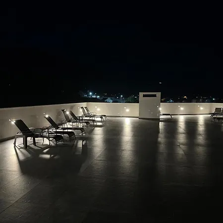 Epicenter Apartment *