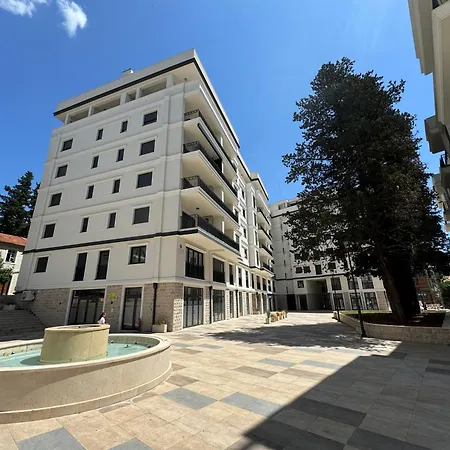 Apartment Epicenter *