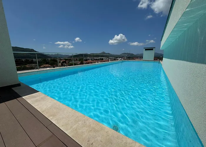 Epicenter شقة تريبينيي